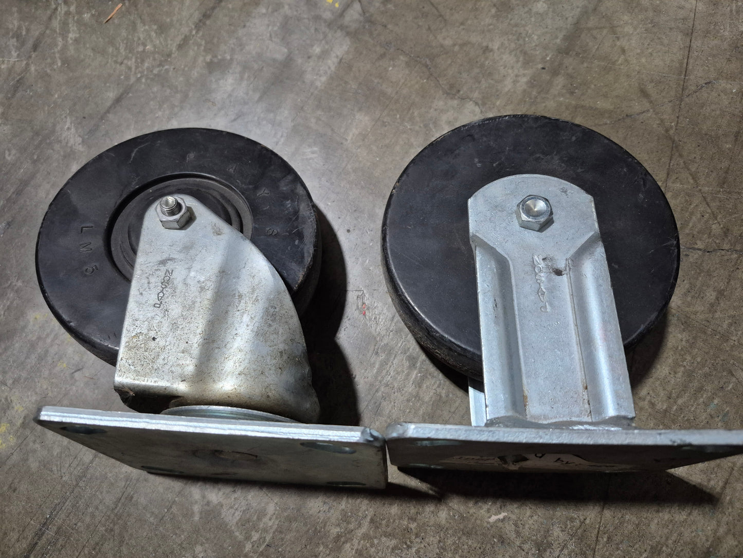 MSc. 5" caster set heavy duty for waterloo cabinet box also all around wheels.
Open, not used, was on display
