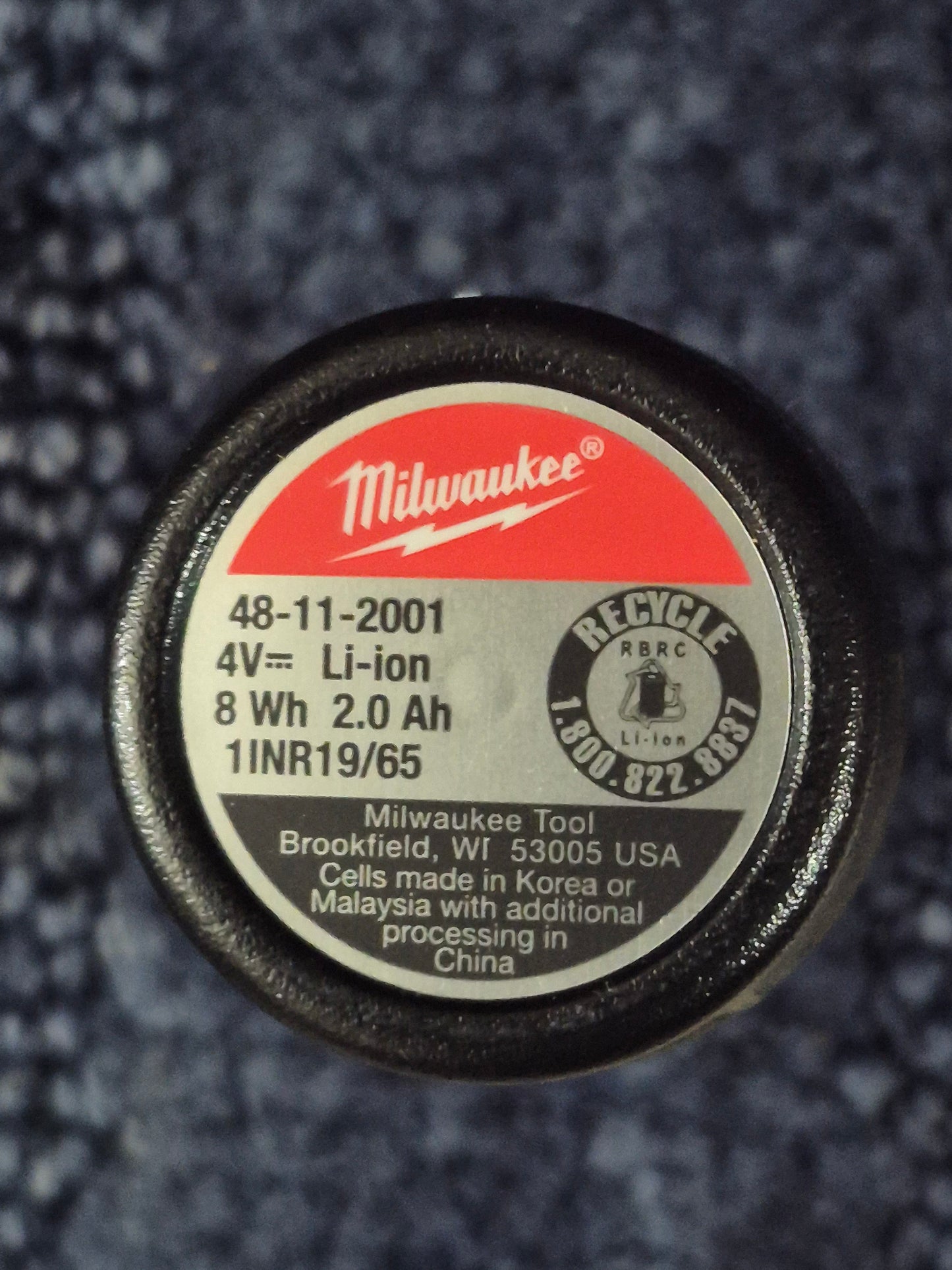 2pc MILWAUKEE® 48-11-2001 is a 2.0 Ah REDLITHIUM™ Compact Battery Pack. The Battery has up to 40% more run time than previous 4-Volt battery packs.
