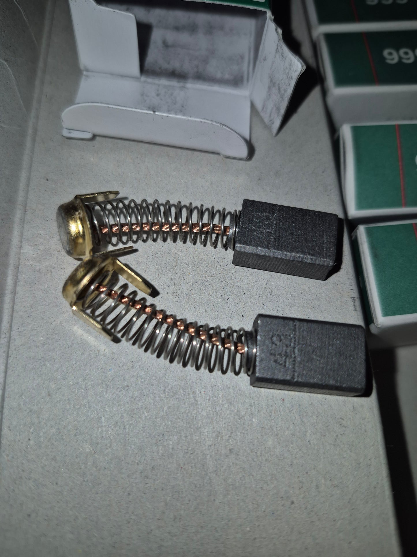 Hitachi 999043 carbon brush pair