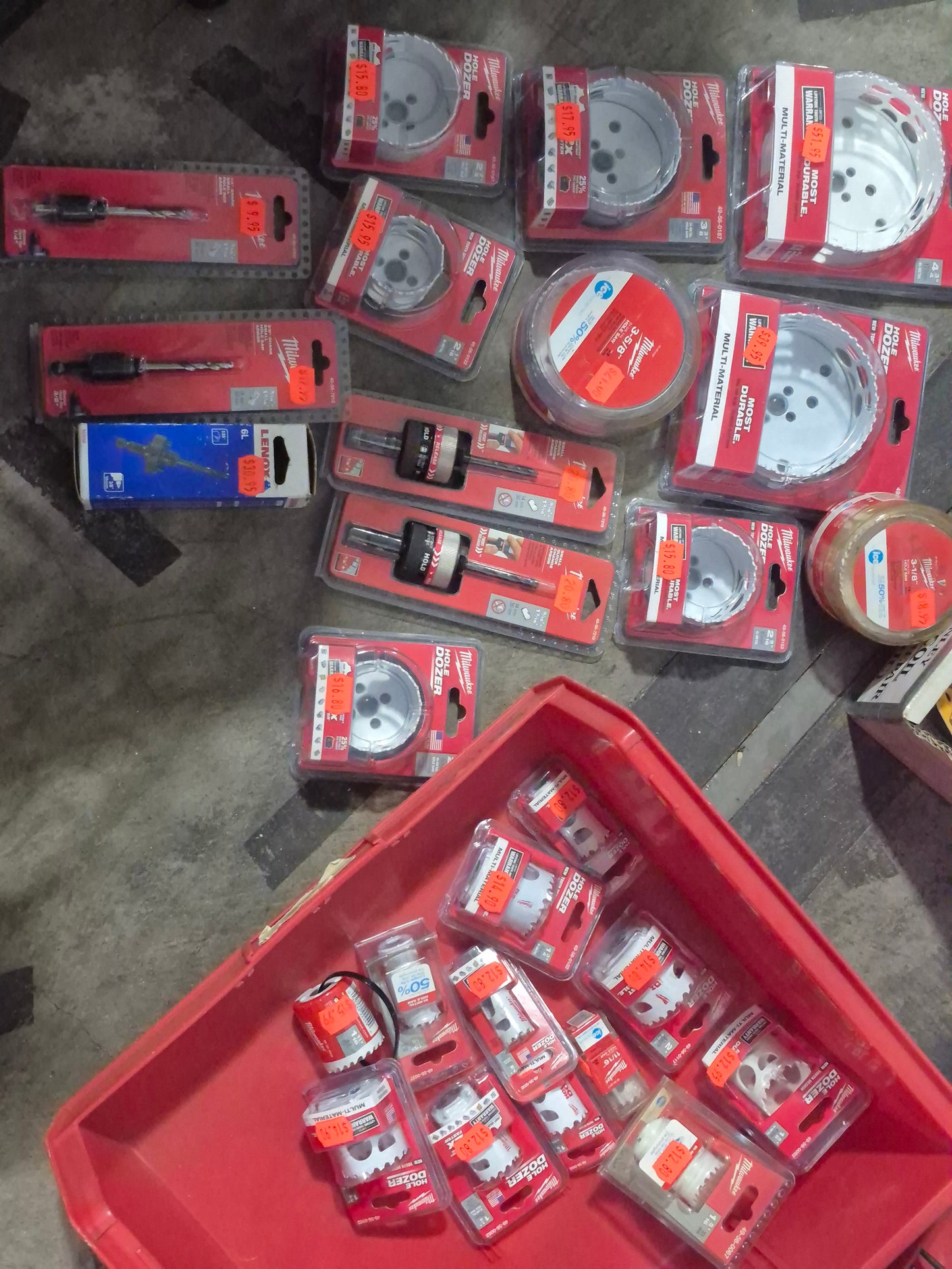 Milwaukee 21pc hole saw with 5pc arbors