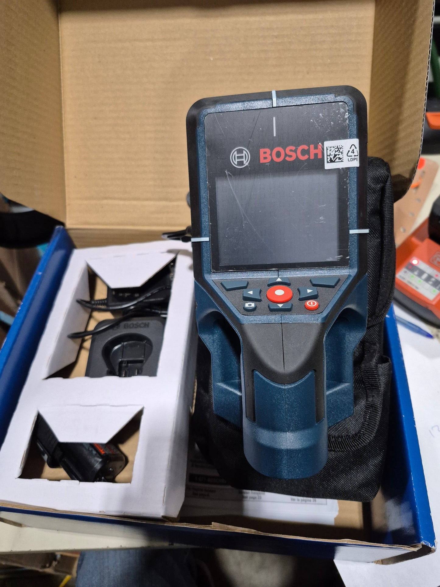 BOSCH D-tect200C Professional 12V Detector/ Scanner (new, but open box)