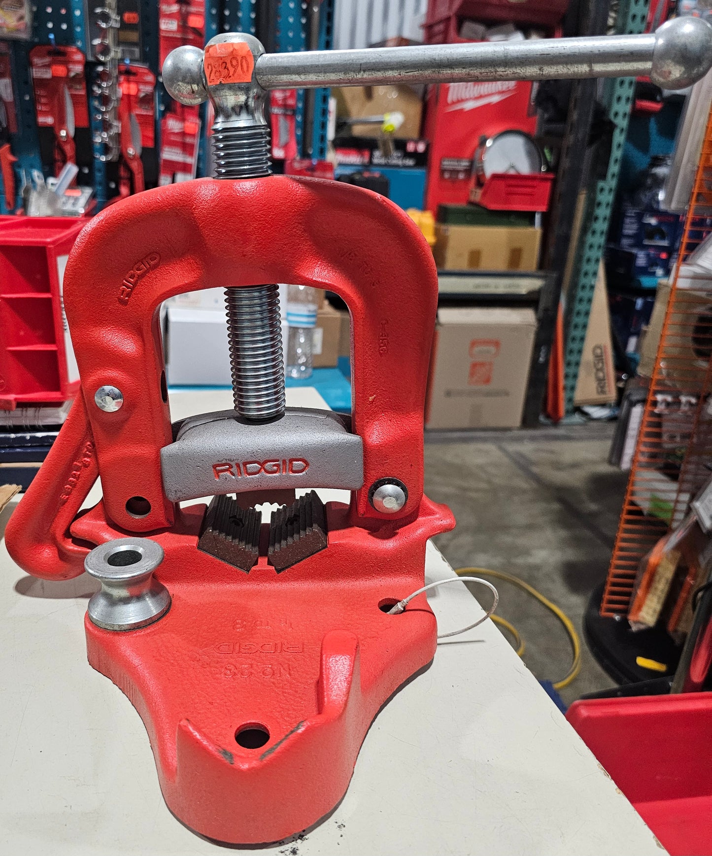 Ridgid 40090/ 23 1/8 - 3 Inch Bench Yoke Vise