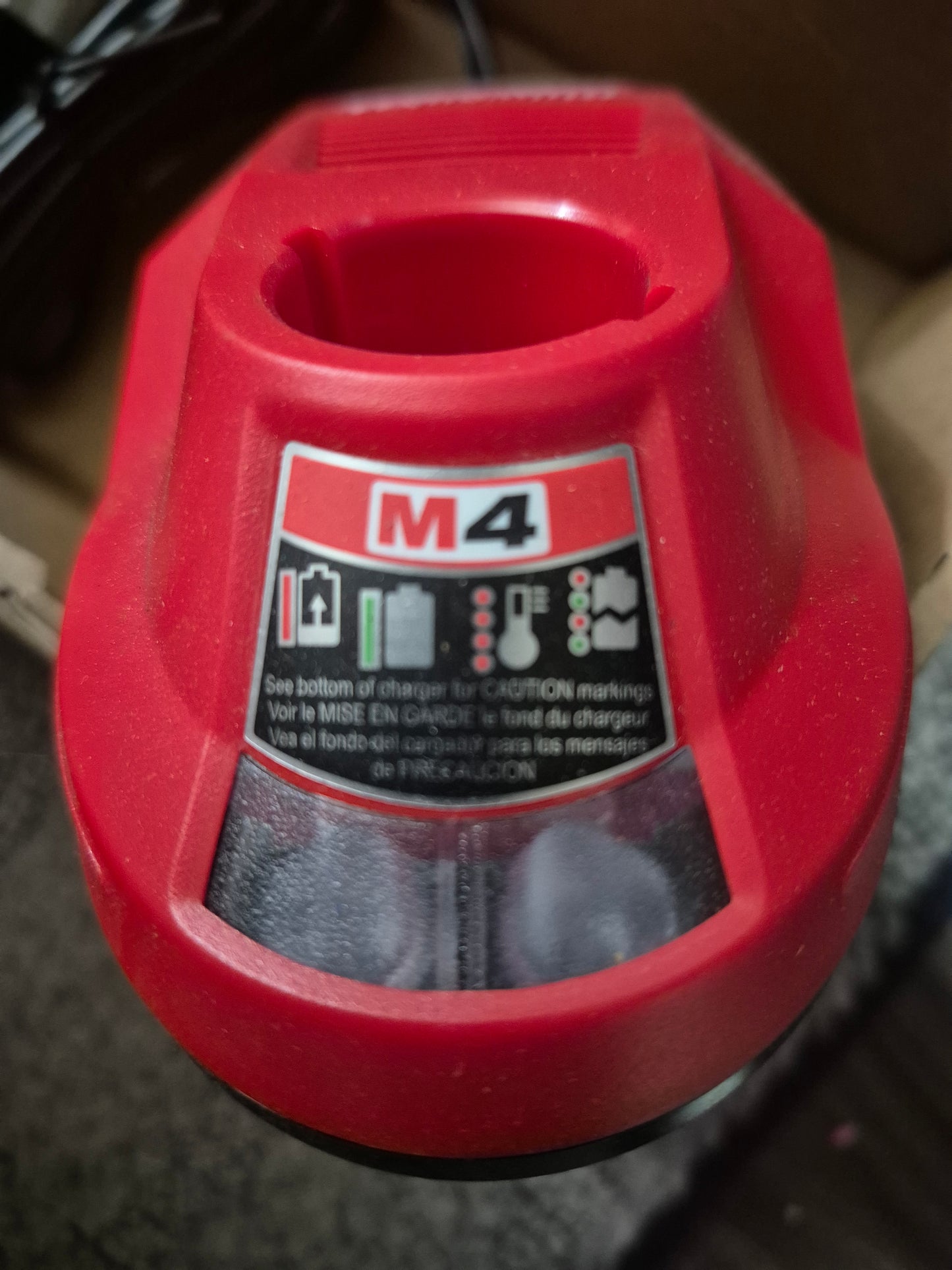 Milwaukee m4 charger 4v