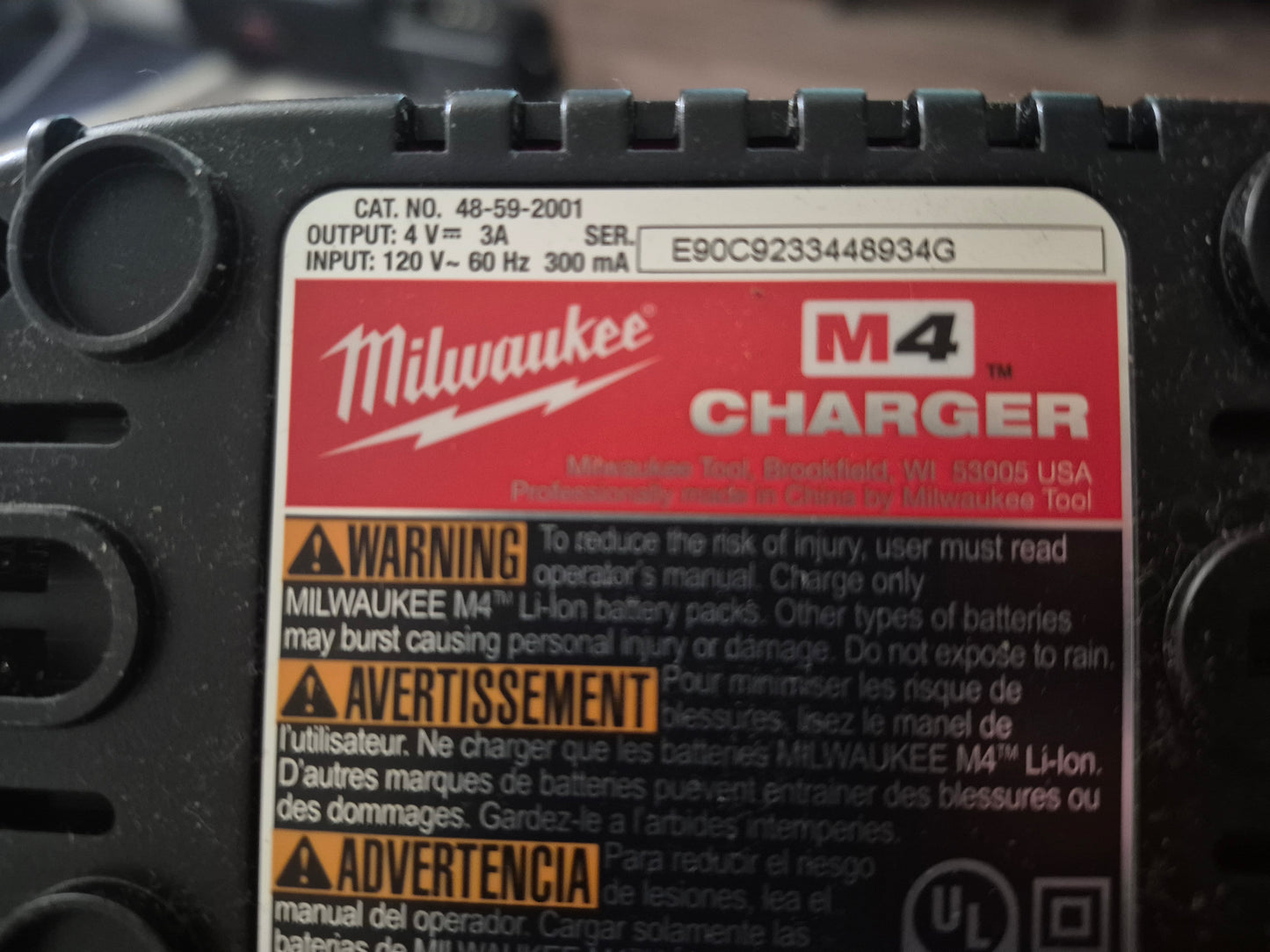 Milwaukee m4 charger 4v