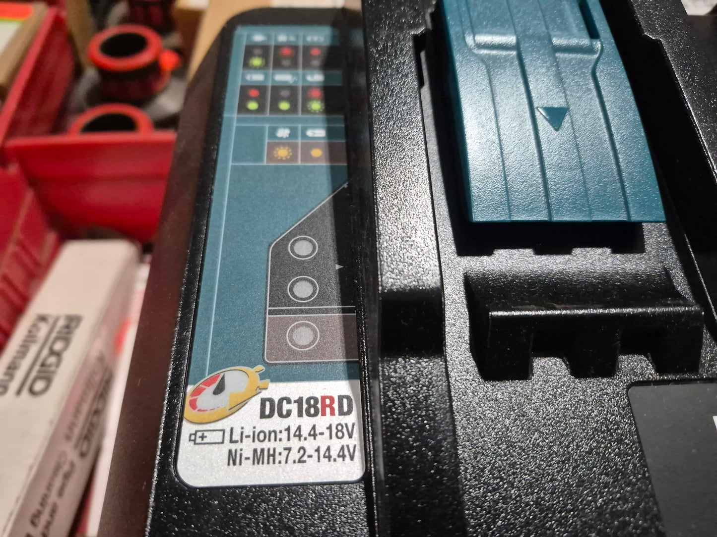 Makita 18v dual charger DC18RD