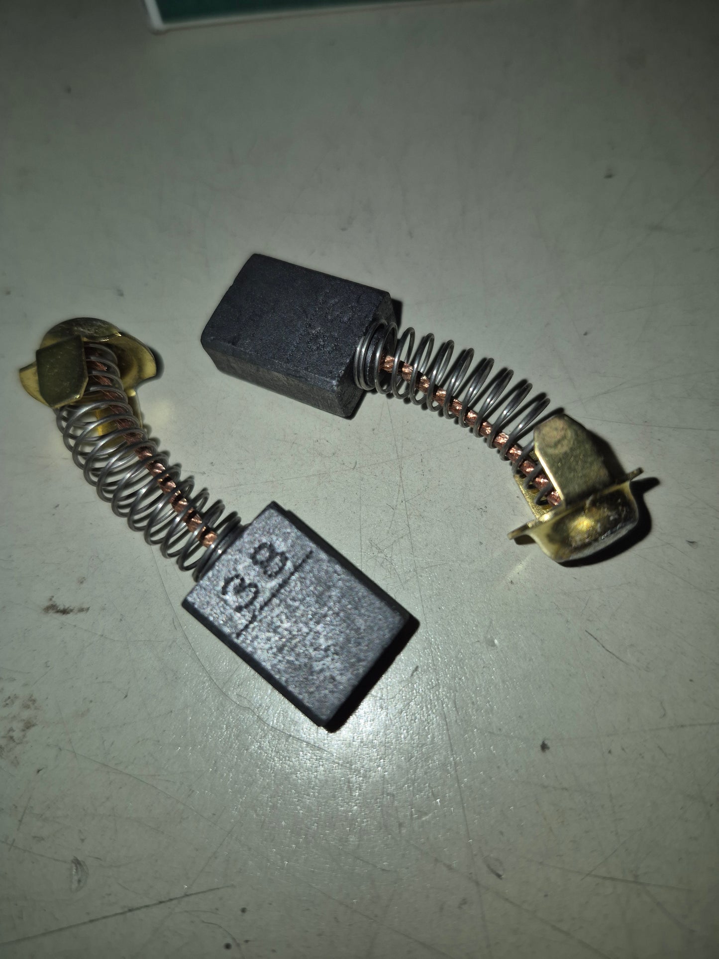 Hitachi 999038 carbon brush pair