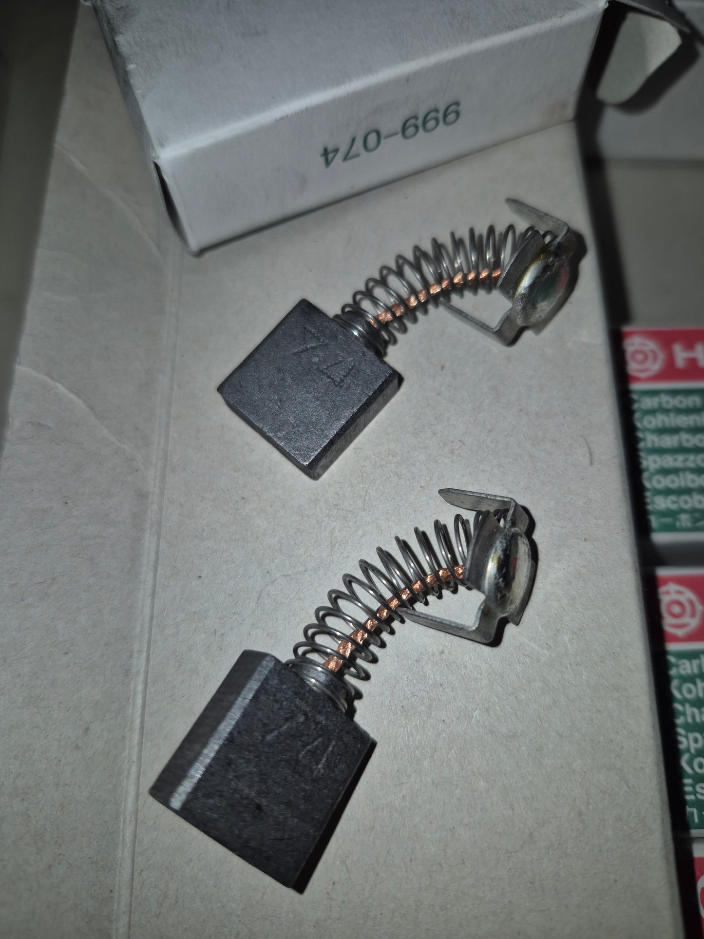 Hitachi 999074 pair carbon brush