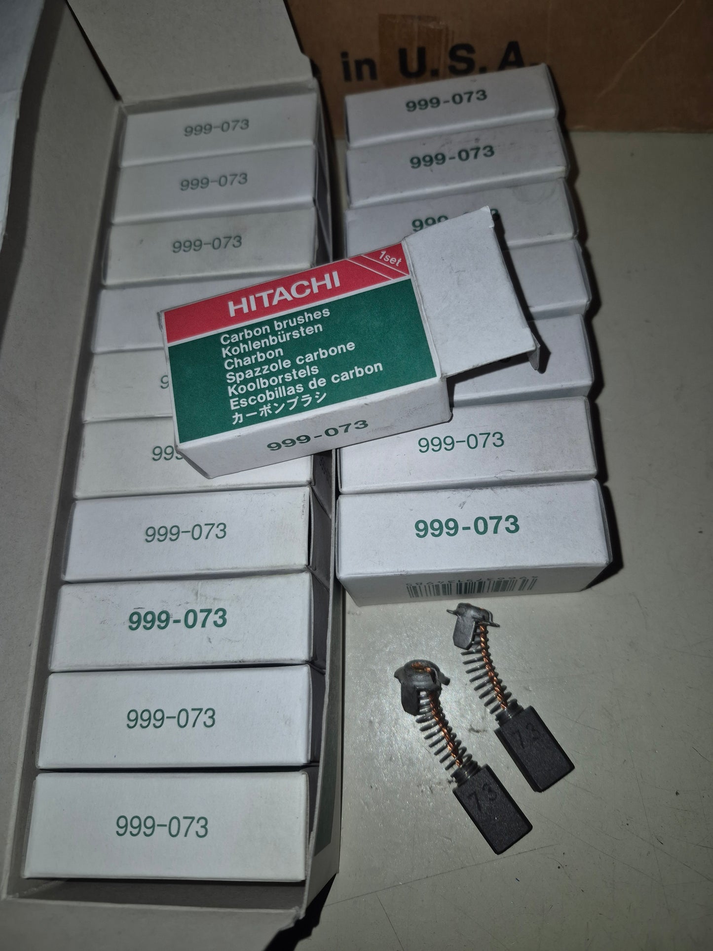 Hitachi 999073 carbon brush pair