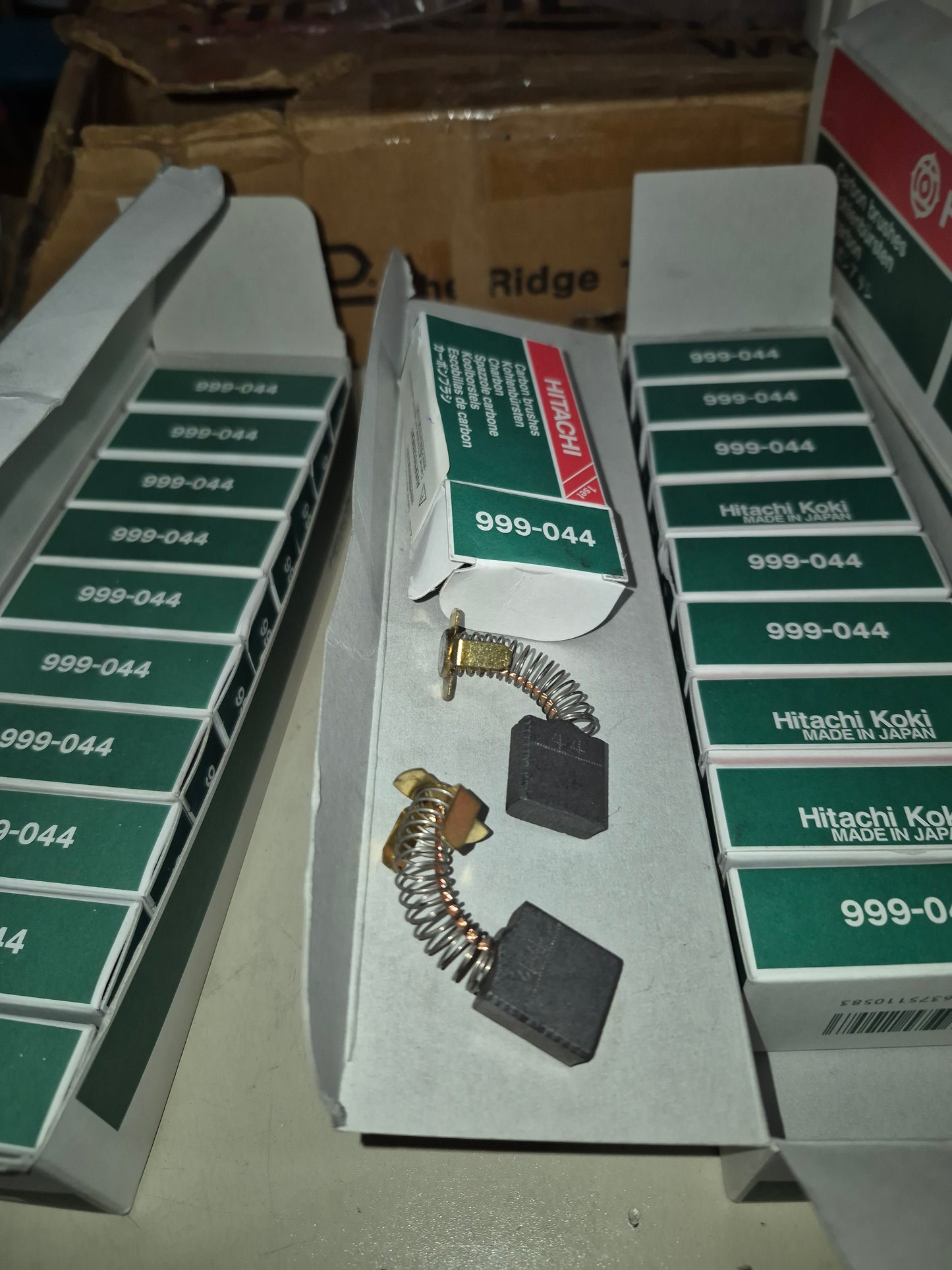 Hitachi 999044 carbon brush pair