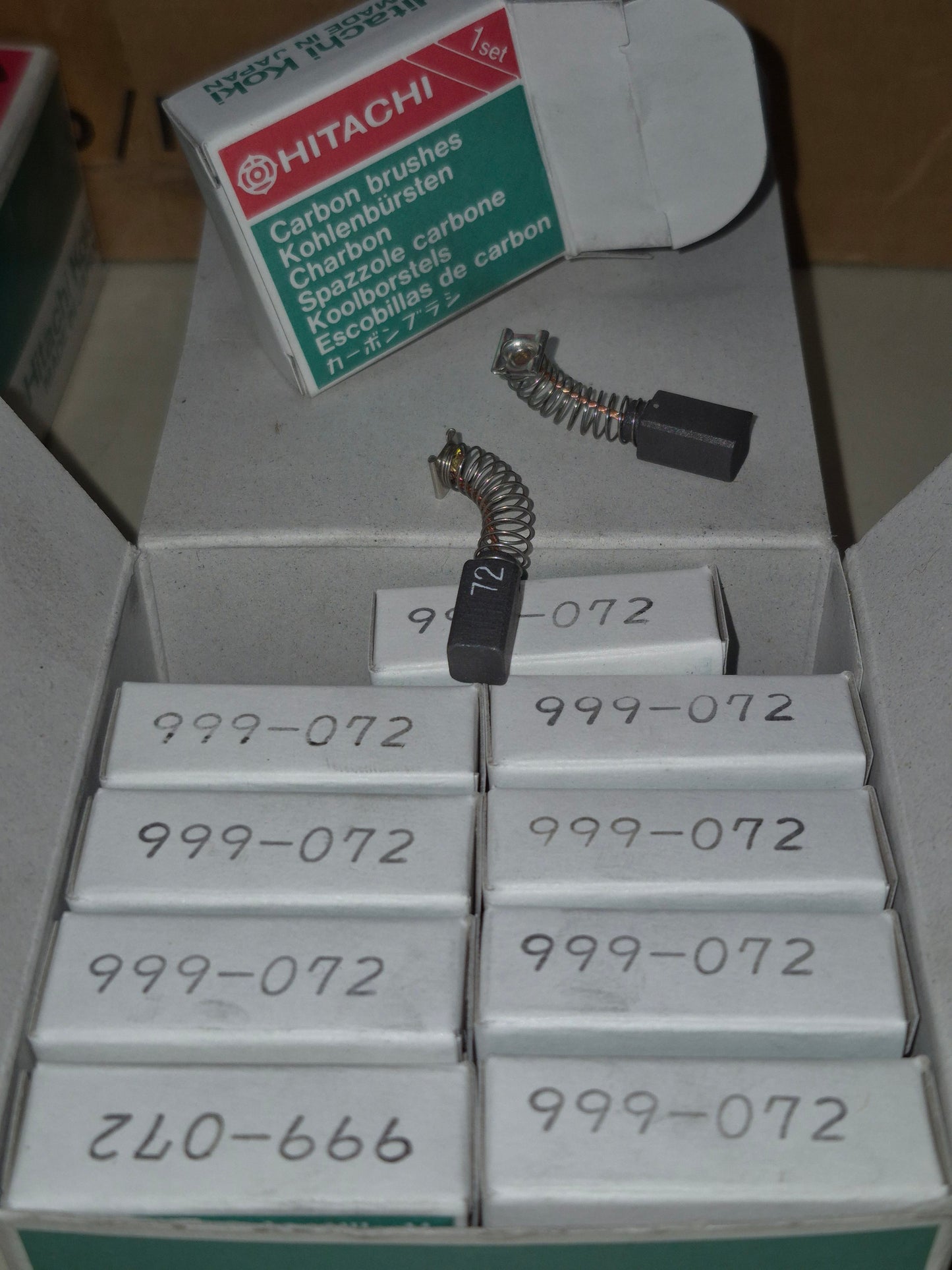 Hitachi 999072 carbon brush pair