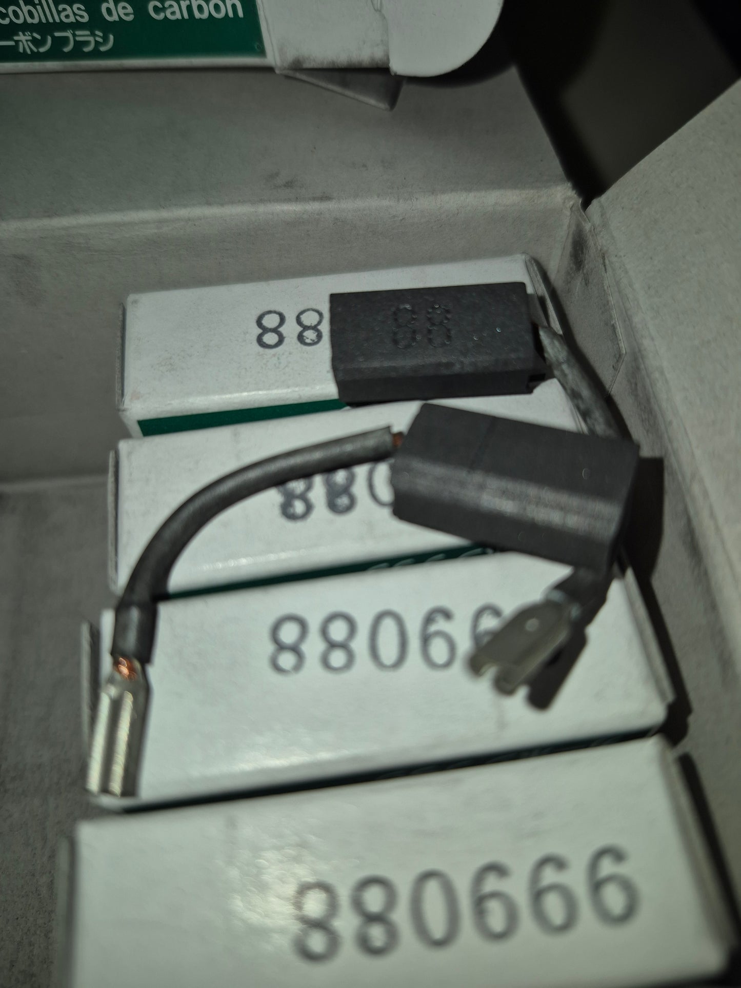 Hitachi 999088 pair carbon brushes