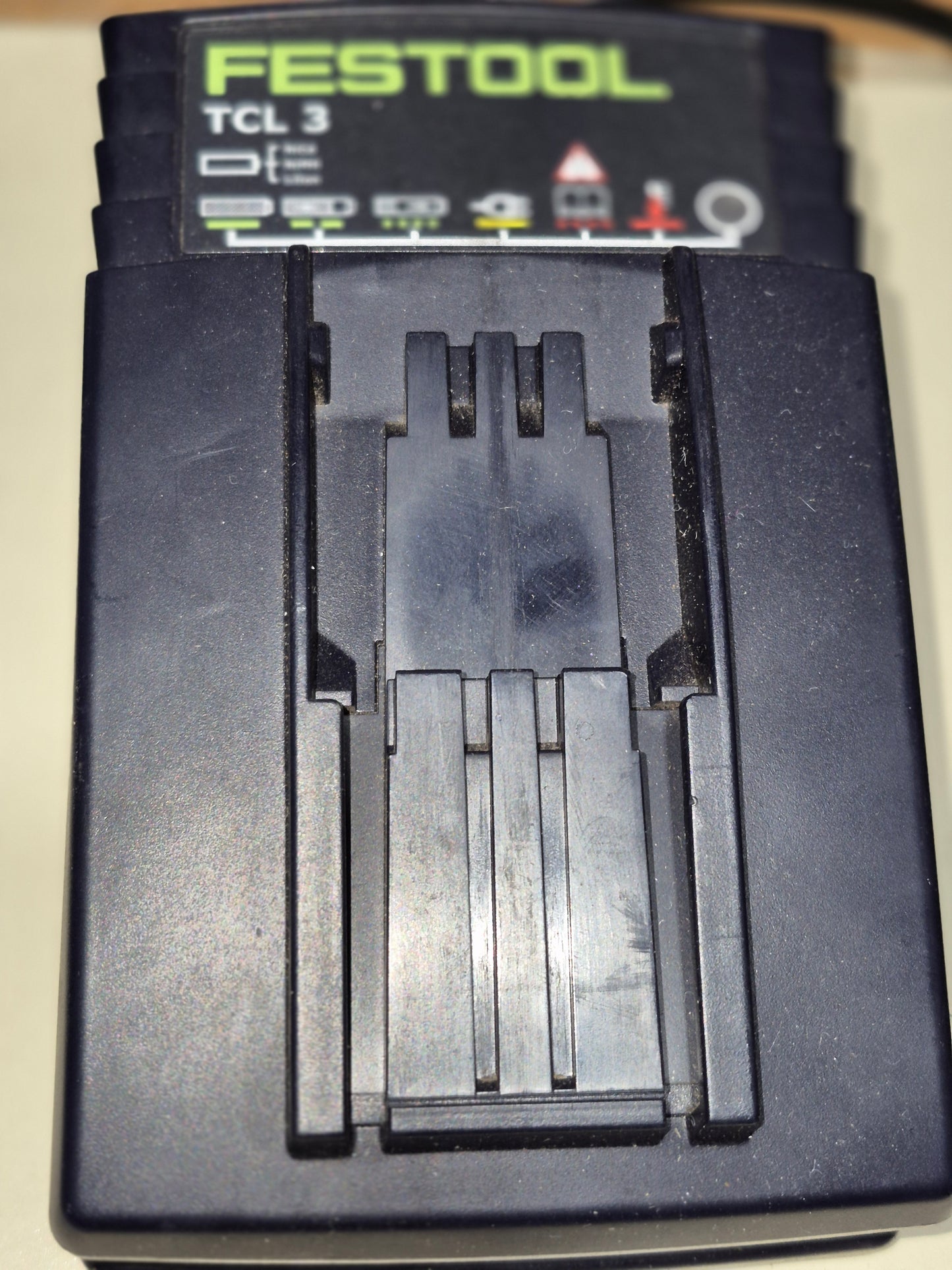 Festool TCL 3 charger (open box, display, minor used)