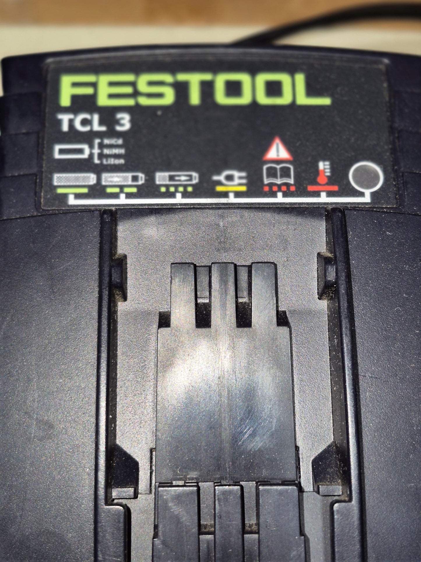 Festool TCL 3 charger (open box, display, minor used)