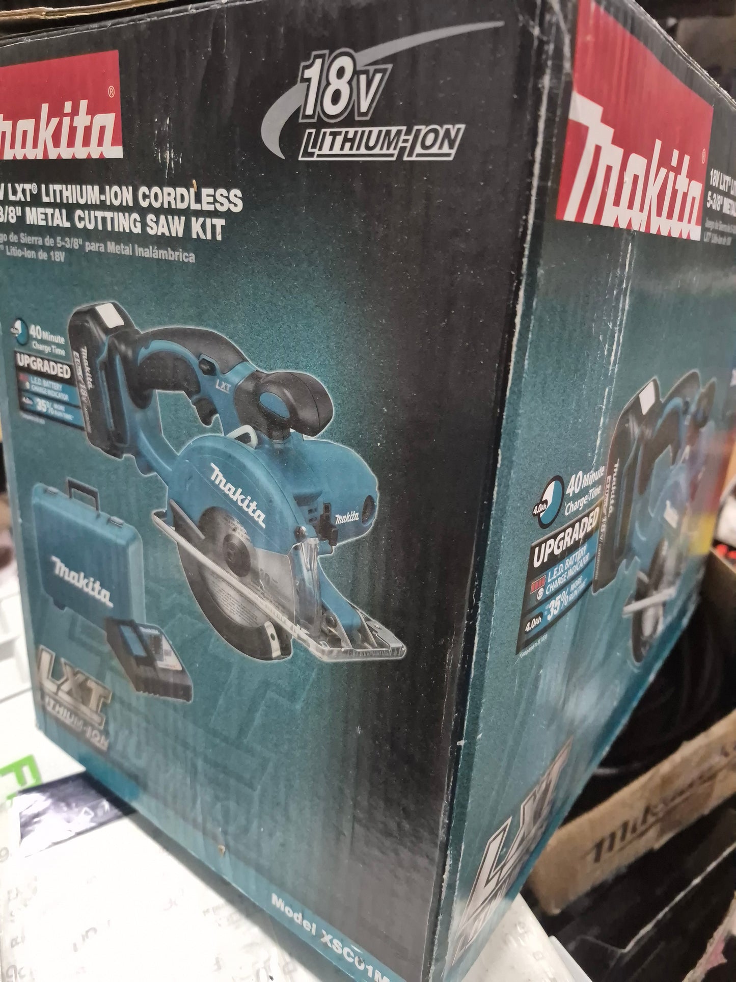 Makita 5-3/8" metal saw kit 18v x2 4.0ah battery, charger and hard case.