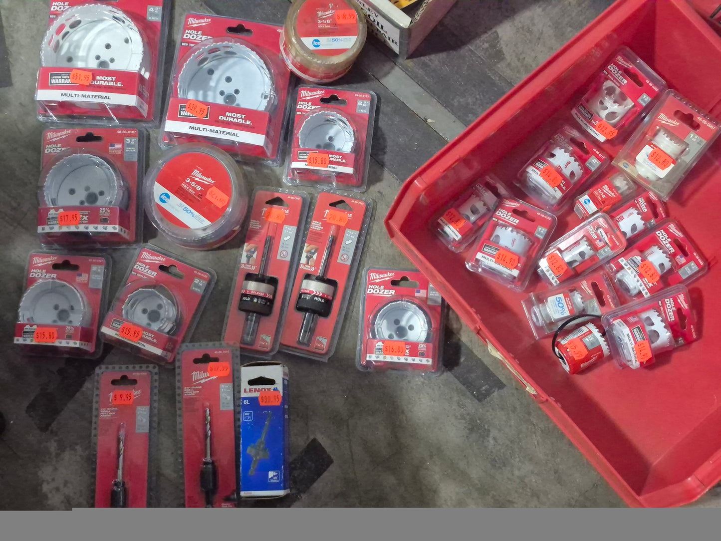 Milwaukee 21pc hole saw with 5pc arbors